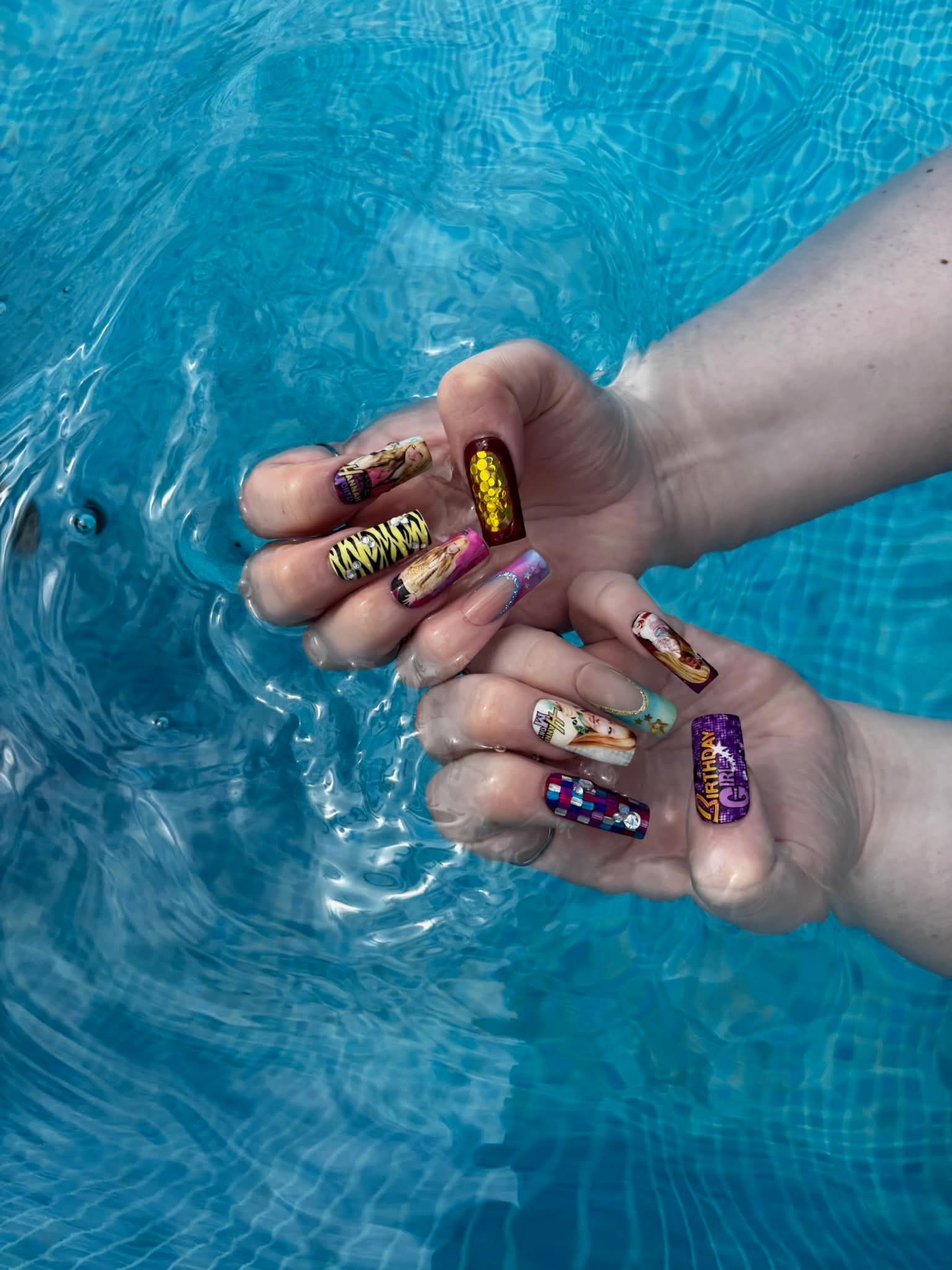 Full Y2K Press On Set In Pool